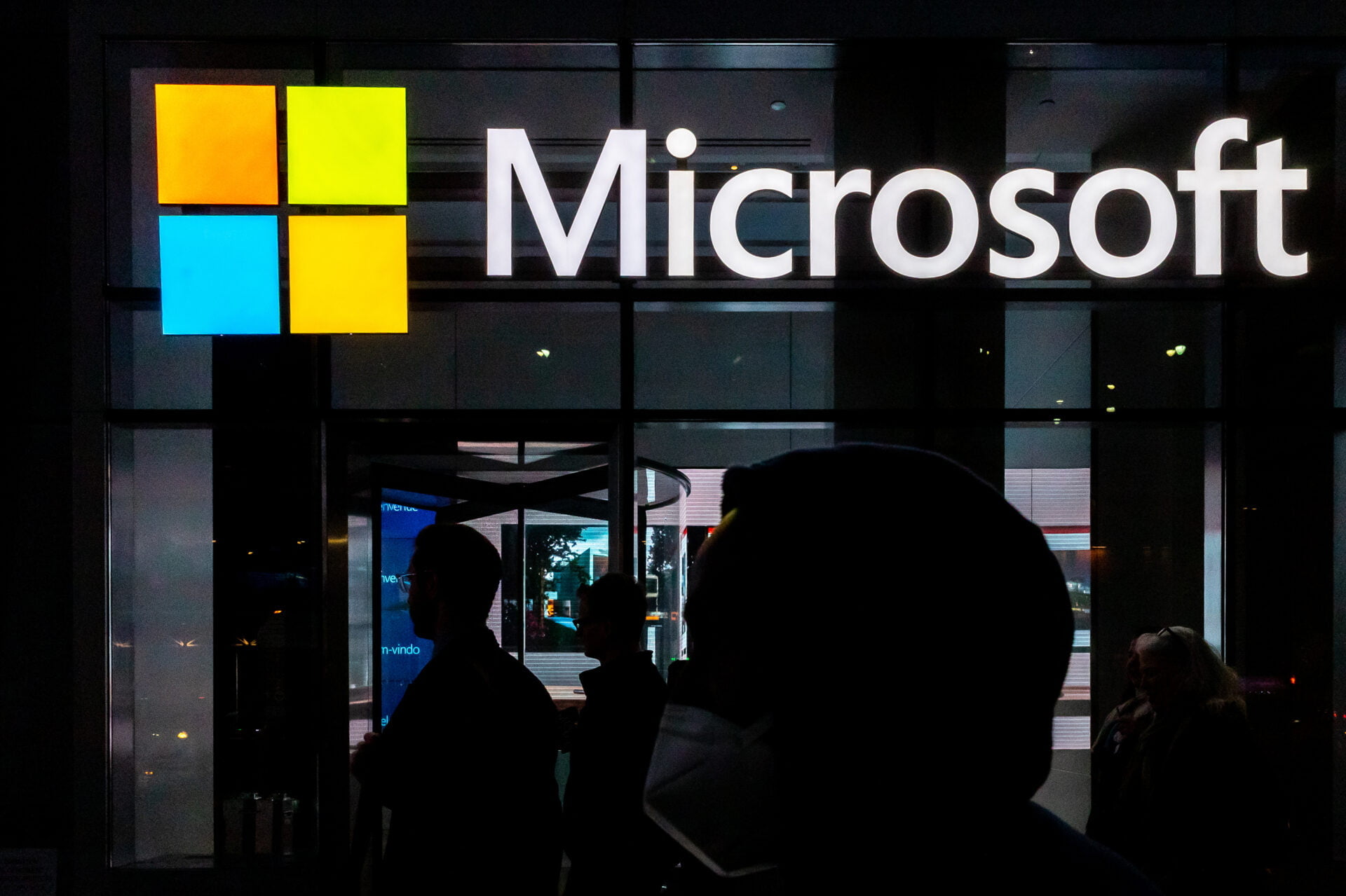 Privacy Concerns Mount Over Microsoft's New AI Tool: Experts Raise Red Flags - Vimarsana News