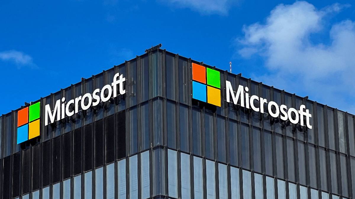 Microsoft's 15 Reboots Solution Raises Eyebrows Amidst Global Outage Chaos