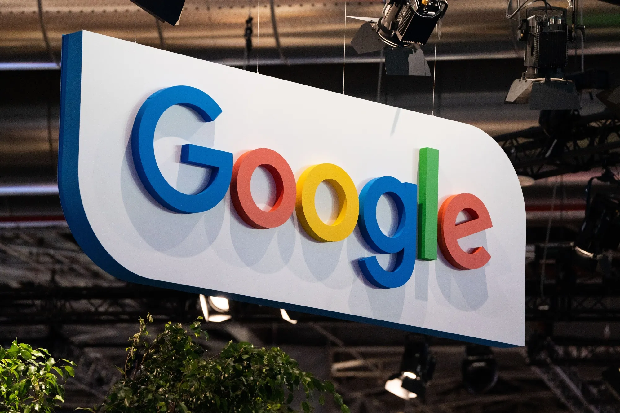 Will Google's Reign Over Search and Your Internet Experience END