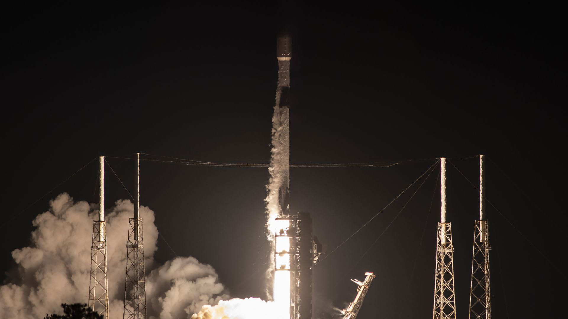 Did You Catch the Sky Show? SpaceX Launches 26 Starlink Satellites from California, Lighting Up the West Coast SpaceX Launches 26 Starlink Satellites from California, Lighting Up the West Coast