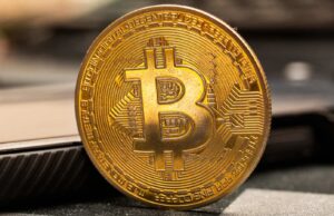 Bitcoin Price Drops to USD 117K After Record High; Altcoins Fall